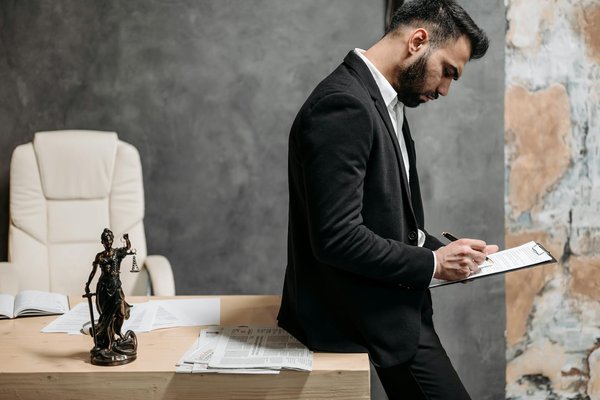 Conseil Stratégique et Consulting en Management : Opposition ou Synergie Optimal ?
